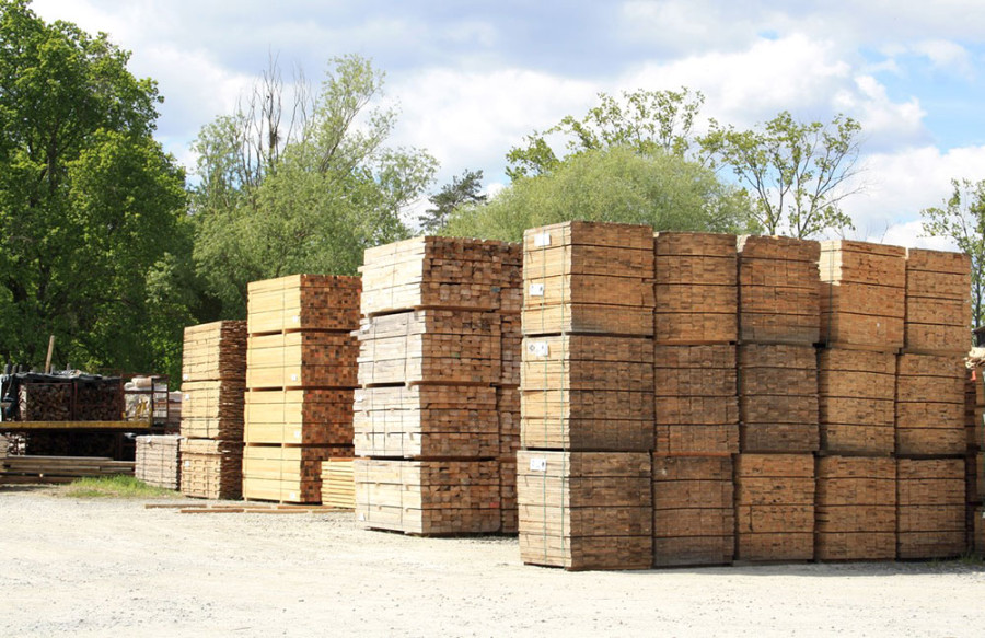 Paquets de bois sur le site Technopal à Spay